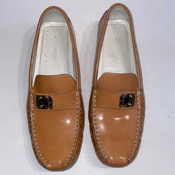 LOUIS VUITTON SUHALI ROSE LOMBOK
DRIVING LOAFER - Picture 1 of 14